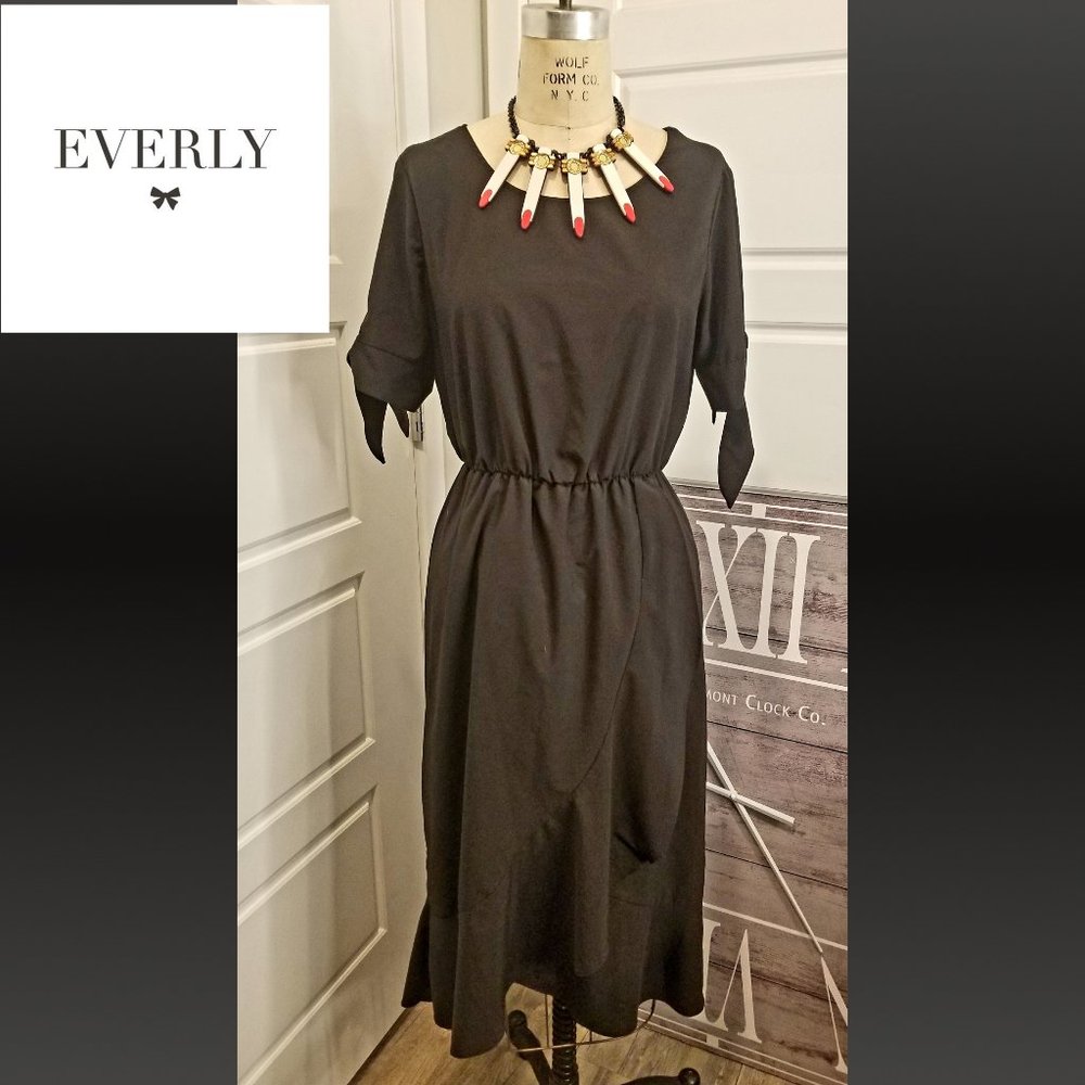 EVERLY - Perfect Midi Little Black Dress - Medium